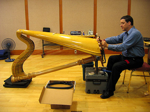 Lyon&Healy Harp 점검중...